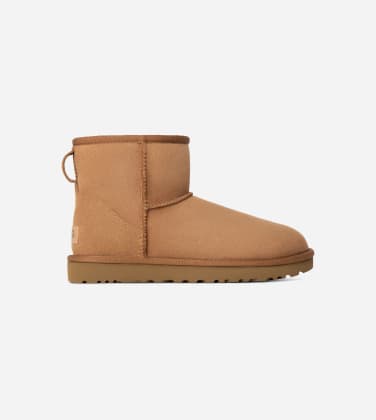 The translated product title is: "UGG Classic Mini II Boots for Women | UGG EU in Brown, Size 36, Suede